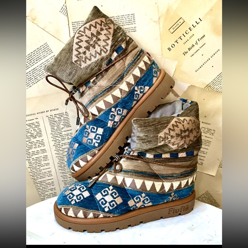 Anthropologie Flufie Pillow Snow Boot Goose Down Velvet Jacquard Blue Tan - Picture 1 of 7